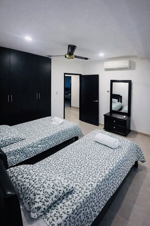 3 chambres, fer et planche à repasser, Wi-Fi, draps fournis