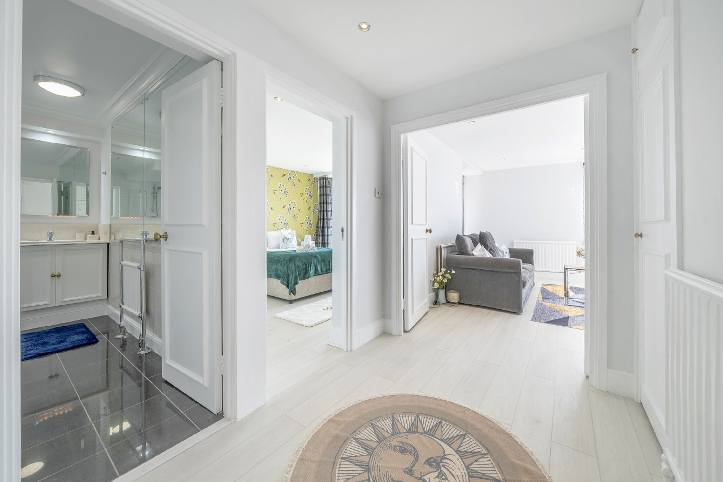 House | 1 bedroom, desk
