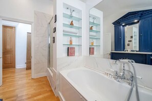3 bedrooms - Conduit Mews Luxurious Mews House Next to Hyde Park (London)