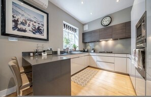 3 bedrooms - Conduit Mews Luxurious Mews House Next to Hyde Park (London)