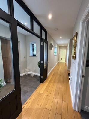 Interior - A 4 bedroom property in beautiful country setting, 3 miles from Bury St Edmunds. (Horringer)