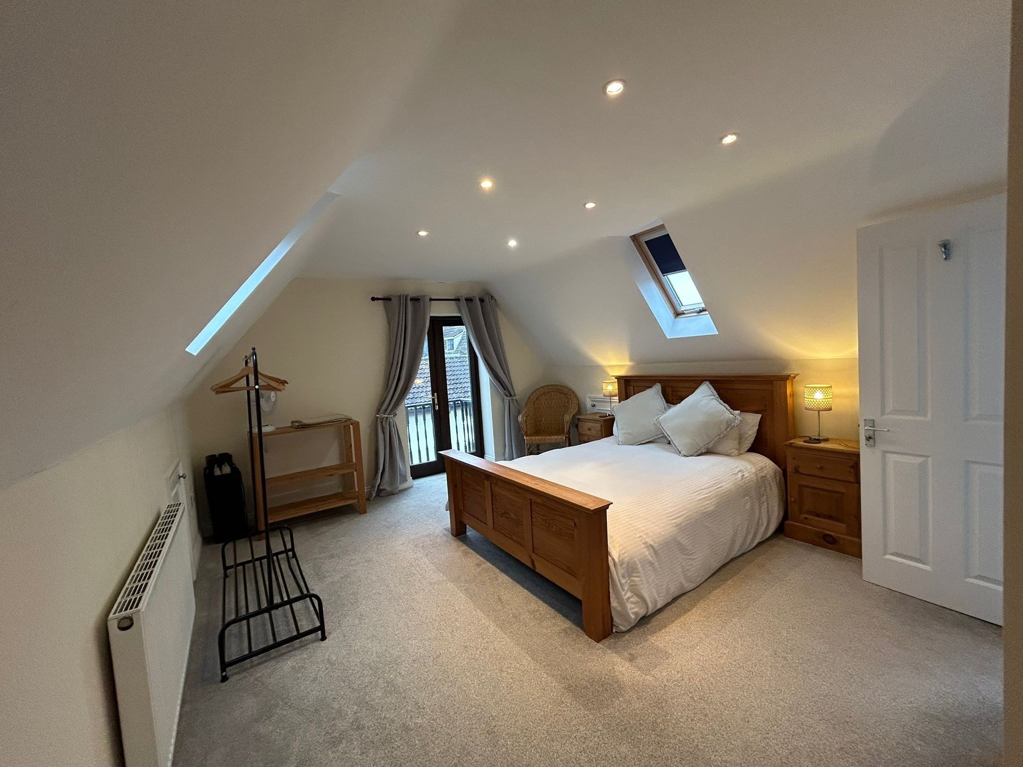 Ferros/tábuas de passar roupa, Wi-Fi, roupa de cama