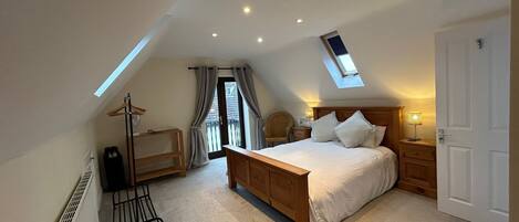 Ferros/tábuas de passar roupa, Wi-Fi, roupa de cama