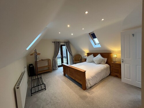 A 4 bedroom property in beautiful country setting, 3 miles from Bury St Edmunds.