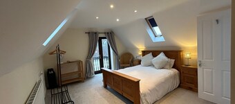 A 4 bedroom property in beautiful country setting, 3 miles from Bury St Edmunds.