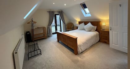 A 4 bedroom property in beautiful country setting, 3 miles from Bury St Edmunds.