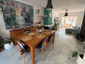Ferienhaus, 4 Schlafzimmer, Balkon, Gartenblick | Esszimmer
