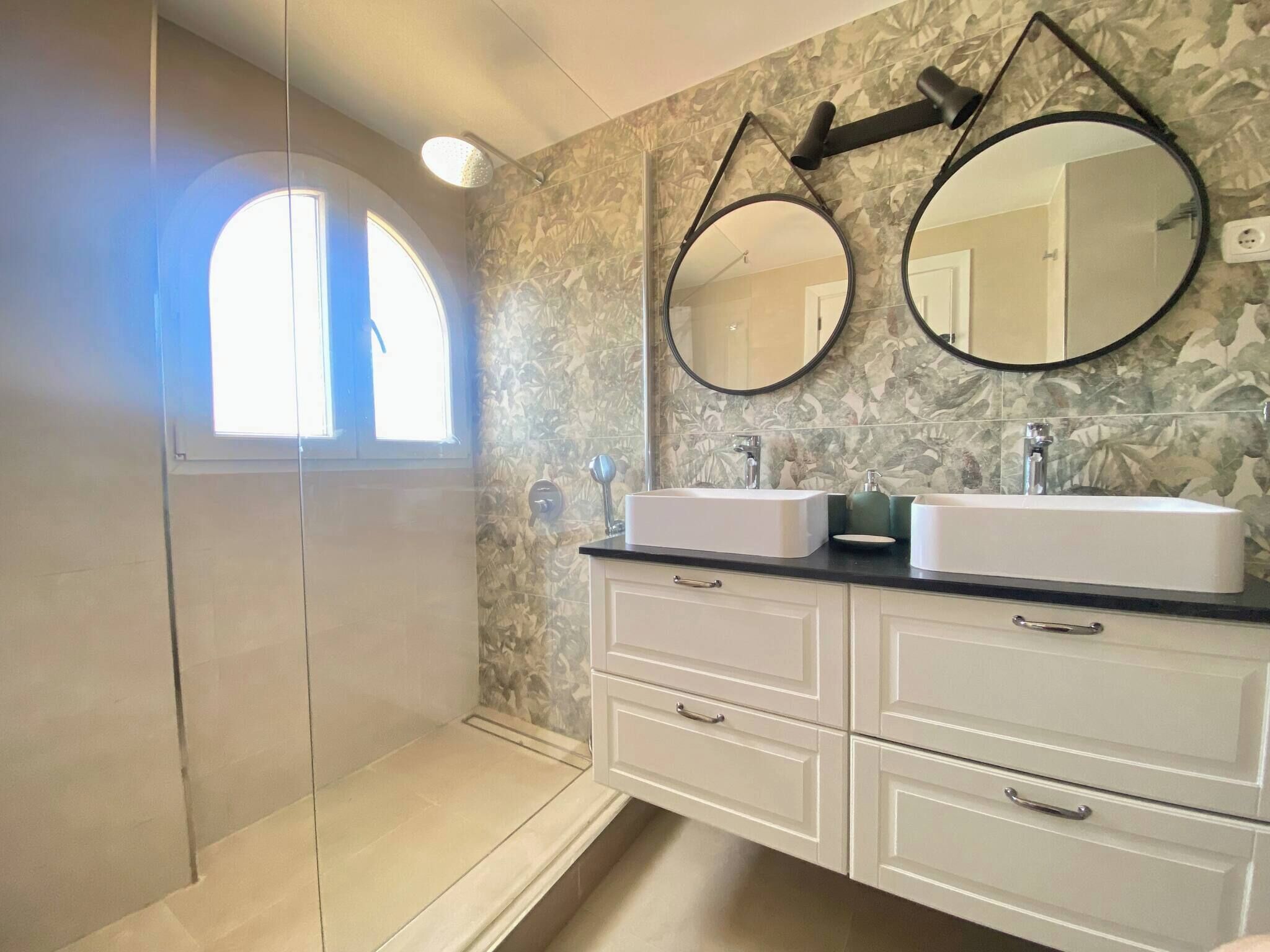 House, 4 Bedrooms, Balcony, Garden View | Bathroom