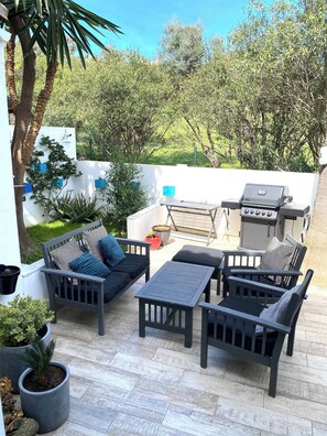 Casa, 4 habitaciones, balcón, vistas al jardín | Terraza o patio