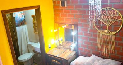 Tarumã Challes 04, Complete chalet with balcony and barbecue, pets allowed.