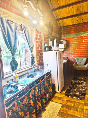 Geladeira, micro-ondas, cooktop, liquidificador