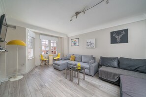 Living area - 1 Bed Flat in London (London)