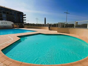 Outdoor pool, a heated pool - CLAIR DE MER - Heated swimming pool (Les Sables-d´Olonne)