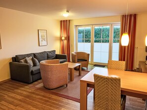 TV - Haus 104 - Seepark Burhave by Interhome (Burhave)