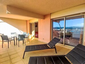 Outdoor dining - Les Mandariniers by Interhome (Le Lavandou)