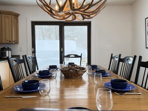 Dining - DeerLeapLodge- hot tub, foosball, near golf course (Killington)
