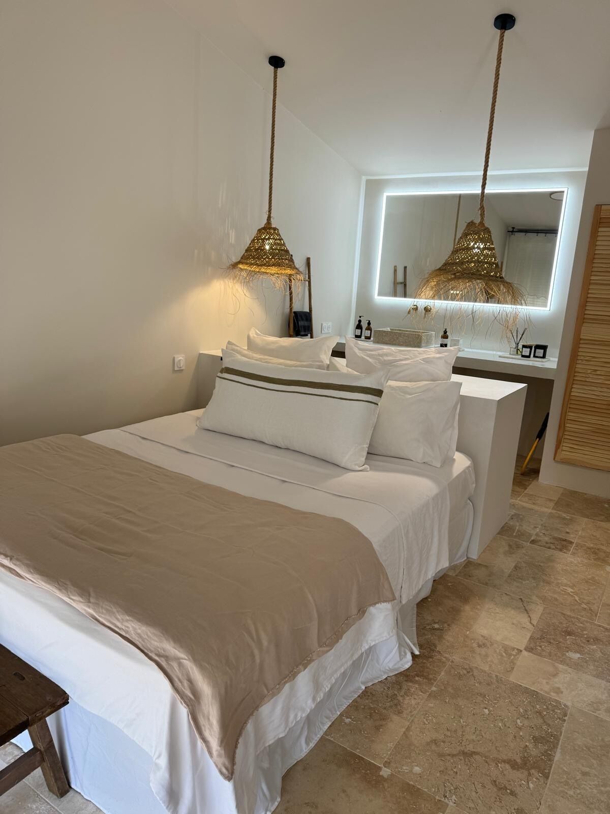 3 bedrooms, iron/ironing board, WiFi, bed sheets