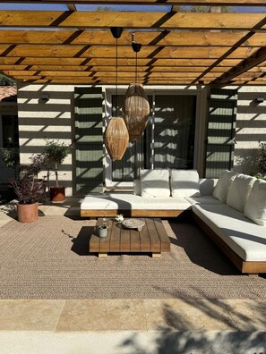 Terrace/patio - Charming cocooning house with swimming pool, comfort and well-being. (Lorgues)