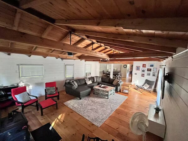 Smart TV, fireplace, DVD player, books