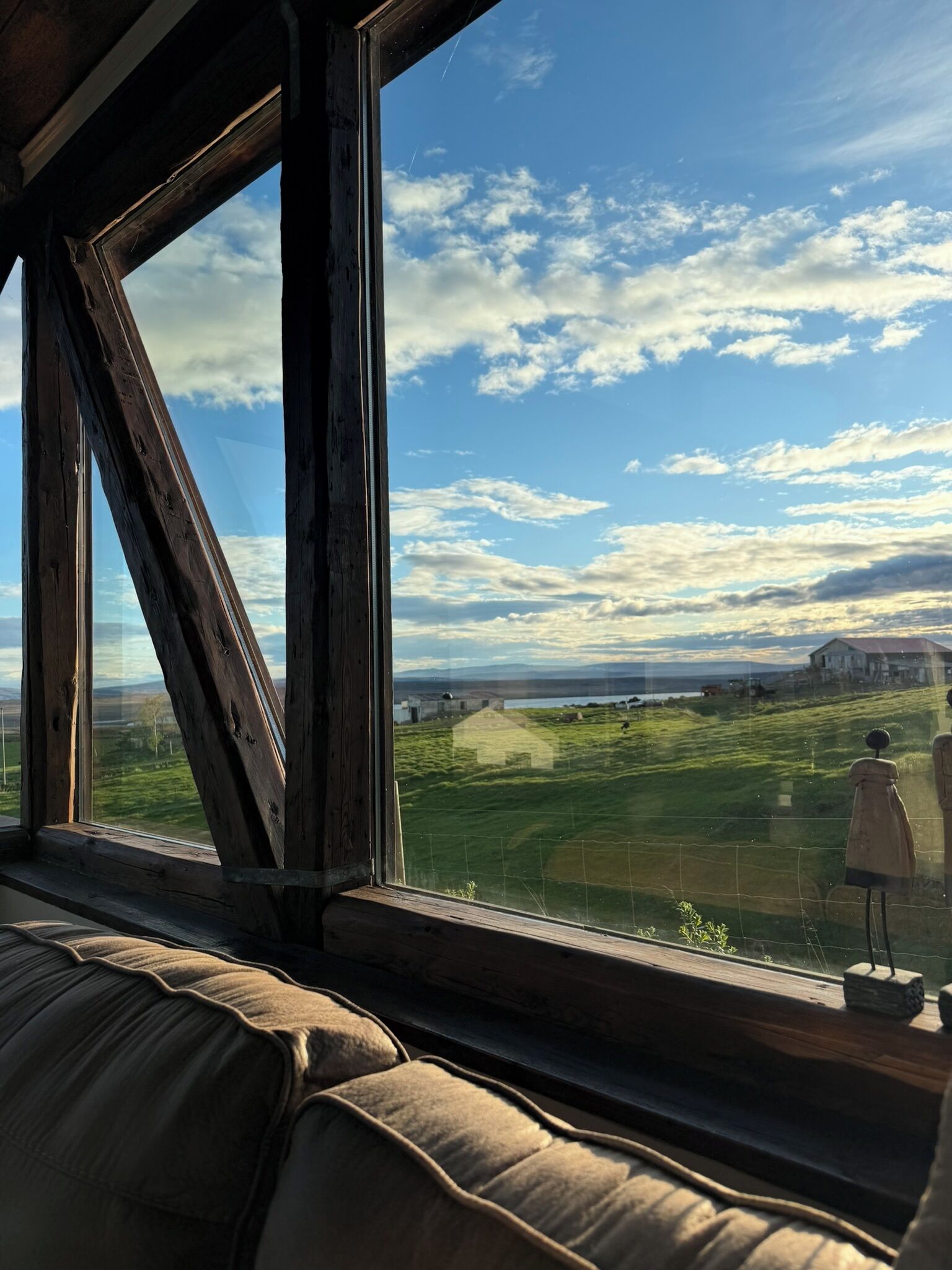 Hus, fjellutsikt