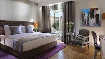 Zimmersafe, Schreibtisch, laptopgeeigneter Arbeitsplatz