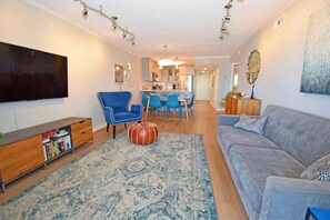 Condo, 2 quartos | Área de estar | Serviços de streaming