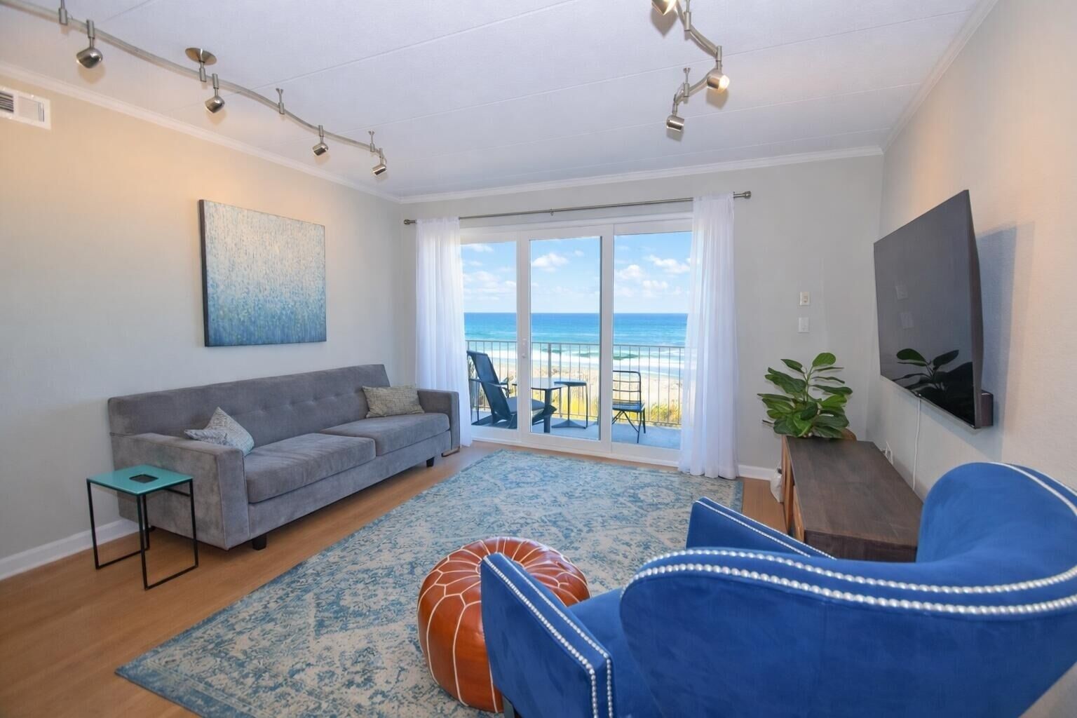 Condo, 2 Bedrooms | Living area