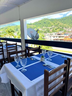 Outdoor dining - Sea Blue Suite 5 Hotel em Angra Dos Reis (Angra dos Reis)