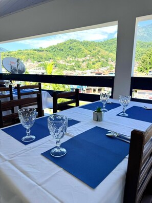 Outdoor dining - Sea Blue Suite 5 Hotel em Angra Dos Reis (Angra dos Reis)
