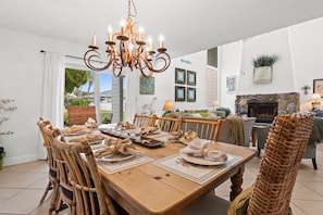 Condo, 3 Bedrooms | Dining - Shoreline Towers T/h 10 3 Bedroom Condo (Destin)