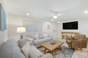 House, 2 Bedrooms | Living area | Smart TV - Gsr9220 2 Bedroom Home (Englewood)