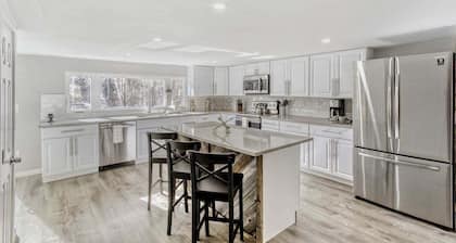 Black Hawk Getaway W/ Hot Tub 3 Bedroom Cabin