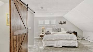 Cabin, 3 Bedrooms | 3 bedrooms, laptop workspace, iron/ironing board, free WiFi