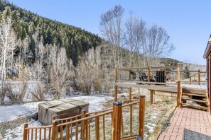 Cabaña, 3 habitaciones | Jardines del alojamiento