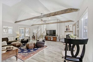 Cabin, 3 Bedrooms | Living area | Smart TV - Black Hawk Getaway W/ Hot Tub 3 Bedroom Cabin (Black Hawk)