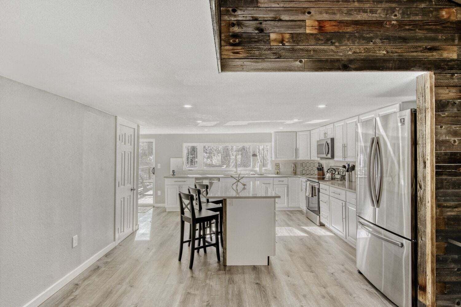 Cabin, 3 Bedrooms | Private kitchen | Fridge, oven, coffee/tea maker, toaster