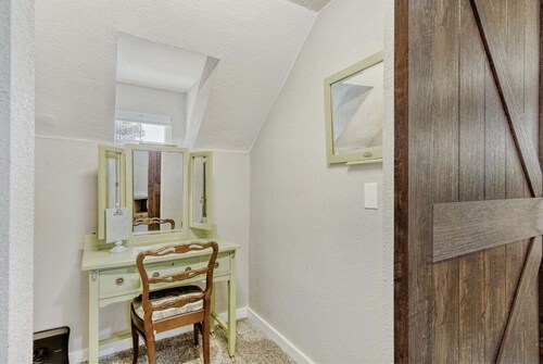 Black Hawk Getaway W/ Hot Tub 3 Bedroom Cabin