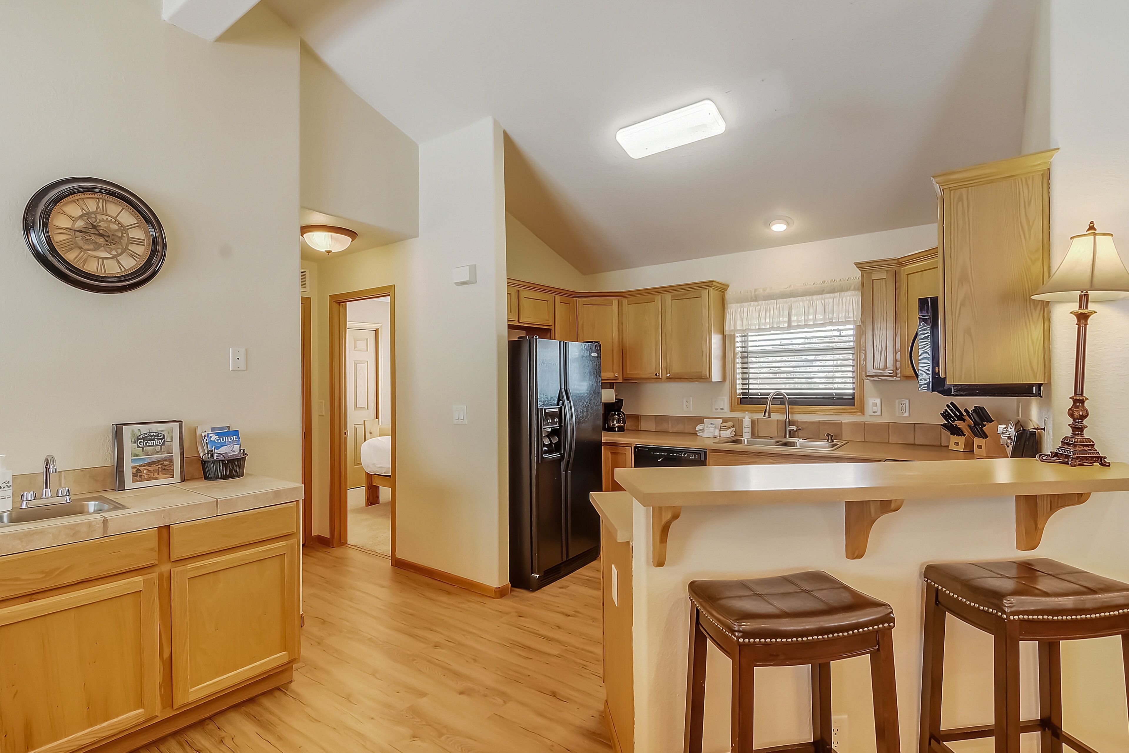 Cabin, 5 Bedrooms | Private kitchen | Fridge, oven, coffee/tea maker, toaster
