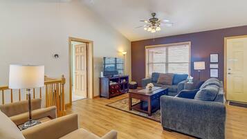 Cabin, 5 Bedrooms | Living area | Smart TV