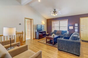 Cabin, 5 Bedrooms | Living area | Smart TV - Beaver Lodge 5 Bedroom Cabin (Granby)