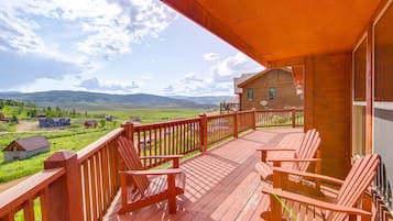 Cabin, 5 Bedrooms | Terrace/patio