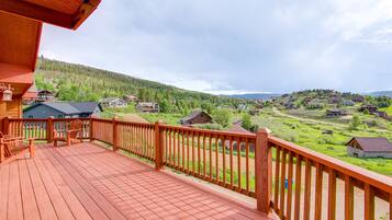 Cabin, 5 Bedrooms | Terrace/patio