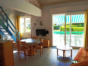 Living area - Furnished 4 persons, 300m from the beach in Saint-Georges-De-Didonne (Saint-Georges-de-Didonne)