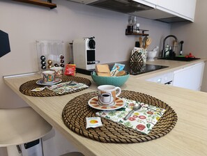 Oven, stovetop, dishwasher - Italian Garden Retreat near Milan - Easy Metro Access - Free Parking, A/C (Brugherio)