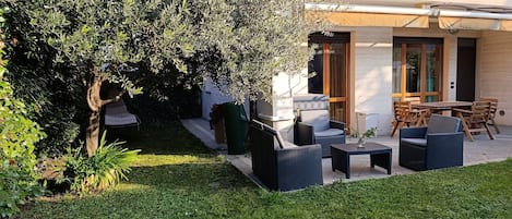 屋外ダイニングエリア