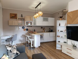 TV - Italian Garden Retreat near Milan - Easy Metro Access - Free Parking, A/C (Brugherio)