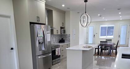 Kozi home sweet home In Burnaby central location. Nearair port 30 minutes.
