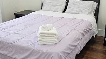 4 bedrooms, iron/ironing board, WiFi, bed sheets