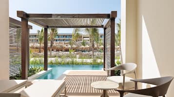 5 outdoor pools, open 8:00 AM to 6:30 PM, pool cabanas (surcharge)