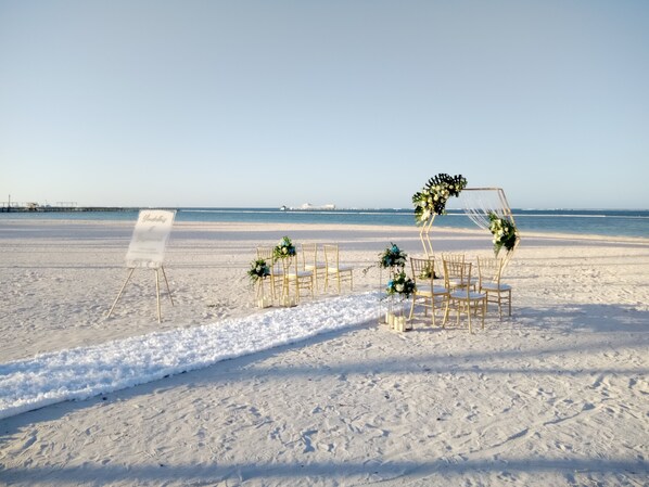On the beach, white sand, sun-loungers, beach umbrellas - Serenade Caribe Club Family Beach Resort (Punta Cana)